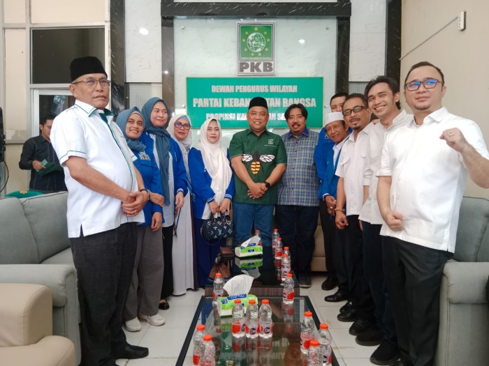 Usai ke DPW PKB dan DPW PKS, perwakilan H. Muhidin dan Hasnuriyadi ini juga menyerahkan berkas pencalonan kepala daerah Kalsel Ke DPD Gerindra Kalsel. (SuarIndonesia/HM)