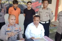 Kapolsekta Banjarmasin Barat, Kompol Aris Munandar didampingi Kanit Reskrim, Ipda Marjun,, ketika gelar kasunya, Senin (13/5/2024) SuarIndonesia/DO)
