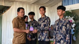 Bupati Balangan, Abdul Hadi hadiri acara perpisahan dan pengukuhan 94 siswa-siswi Madrasah Aliyah Darussalam Awayan Angkatan 40 Tahun Ajaran 2024/2024, di Kecamatan Awayan, Senin (13/5/2024) (SuarIndonesia/Adv)