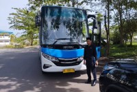 Bus rapid transit (BRT) milik Pemprov Kalsel sementara waktu berhenti beroperasi. (SuarIndonesia/RW)