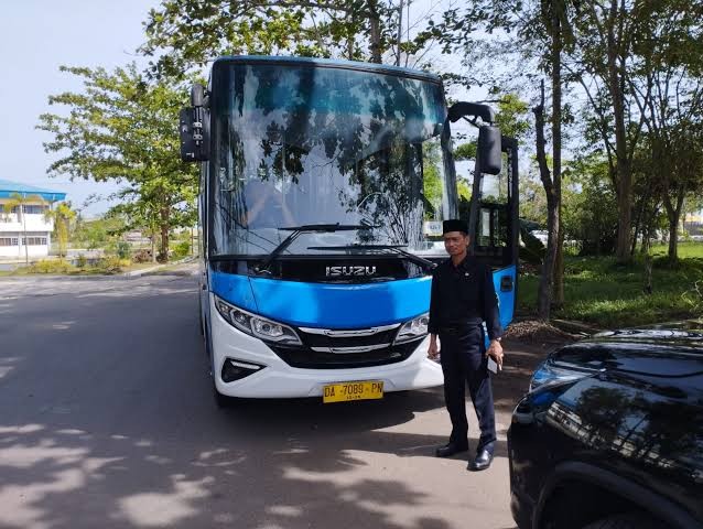 Bus rapid transit (BRT) milik Pemprov Kalsel sementara waktu berhenti beroperasi. (SuarIndonesia/RW)