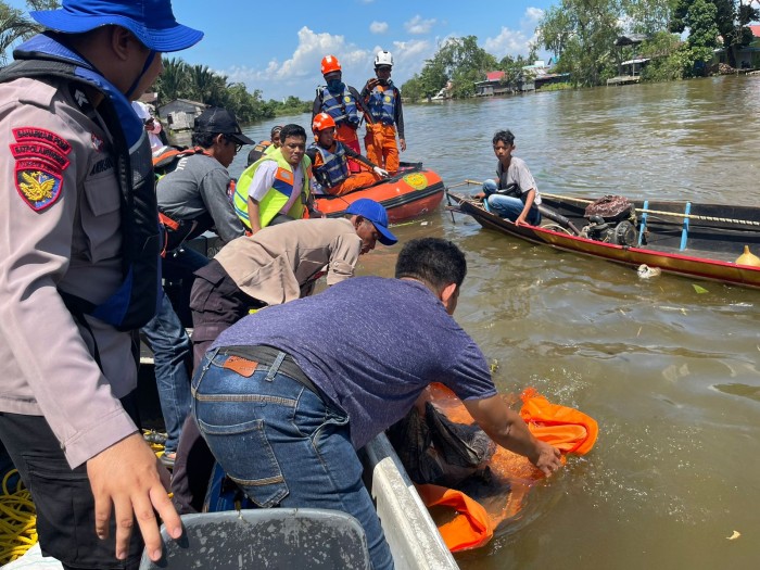 Setelah melakukan pencarian terhadap Nenek Raudah (65), akhirnya Tim relawan Rescue gabungan menemukan tak  jauh dari lokasi kejadian, Rabu (15/5/2024), sekitar pukul 12.20 WITA. (SuarIndonesia/DO)