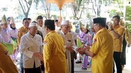 kedatangan rombongan perwakilan Acil Odah menyerahkan berkas pencalonan disambut sinoman hadrah, Rabu (15/5/2024) (HM)