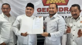 Setelah mendaftar ke partai sendiri, Rozanie juga melamar ke DPD Golkar dan Gerindra Kalsel, Rabu (15/5/2024). (SuarIndonesia/RW) 