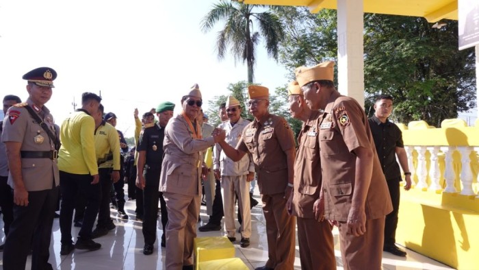 penghormatan sekaligus ziarah dan tabur bunga di makam pahlawan nasional Brigjend H. Hasan Basri di Banjarbaru, Rabu (15/5/2024) . (SuarIndonesia/Adv)