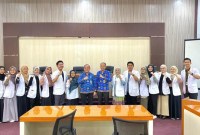 12 peserta Program Internship Dokter Indonesia (PIDI) angkatan II Kabupaten Balangan resmi dilepas oleh Plt. Kepala Dinas Kesehatan Kabupaten Balangan, Ahmad Sauki, di Aula Dinas Kesehatan, Paringin Selatan, Jumat (17/5/2024). (SuarIndonesia/Adv)