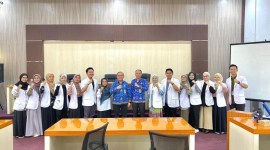 12 peserta Program Internship Dokter Indonesia (PIDI) angkatan II Kabupaten Balangan resmi dilepas oleh Plt. Kepala Dinas Kesehatan Kabupaten Balangan, Ahmad Sauki, di Aula Dinas Kesehatan, Paringin Selatan, Jumat (17/5/2024). (SuarIndonesia/Adv)