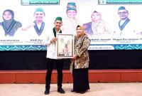 Gubernur Paman Birin dalam sambutannya melalui Ketua TP PKK Kalsel, Hj. Raudat Jannah atau Acil Odah, berharap organisasi ini benar-benar menjadi wadah untuk membangun kader HMI yang lebih baik ke depan. (SuarIndonesia/Adv)