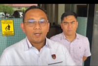 Direktur Reskrimum Polda Kalsel, Kombes Pol Erick Frendriz, didampinngi, AKBP Rizali. (SuarIndonesia/ZI) 