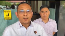 Direktur Reskrimum Polda Kalsel, Kombes Pol Erick Frendriz, didampinngi, AKBP Rizali. (SuarIndonesia/ZI) 