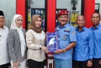 Hj. Lisa Halaby melanjutkan pendaftaran bakal calon Walikota Banjarbaru, Rabu (22/5/2024). (SuarIndonesia/Ist)