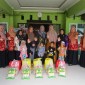 Bantuan makanan sehat kepada lima orang anak stunting di lingkungan Kemenag Balangan, Senin (27/5/2024) (SuarIndonesia/RJ)