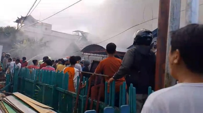 Amuk api din Komplek Banjar Permai III RT.5 RW.02 Banjarmasin Selatan, Senin (27/5/2024), sore. (SuarIndonesia/DO)