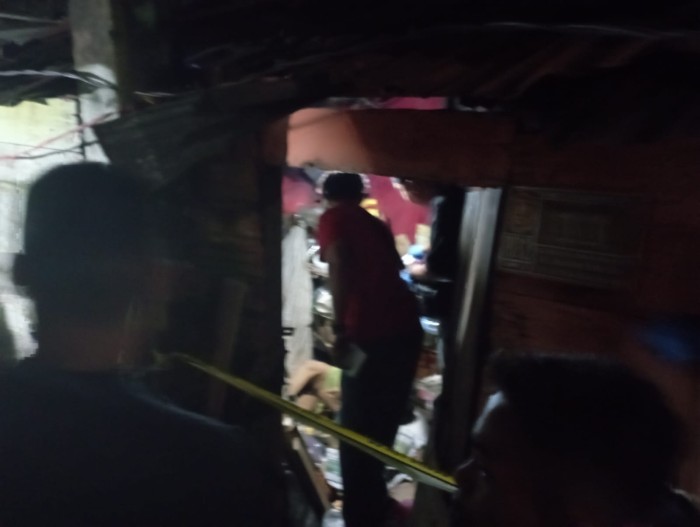 Kakek bernama Suryadi (76), ditemukan oleh warga sekitar Jalan Niaga Timur tepatnya Pasar Sepeda Banjarmasin Tengah, dalam keadaan meninggal dunia di dalam rumah, Selasa (28/5/2024), petang. (SuarIndonesia/DO)