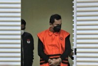 Bupati Sidoarjo Gus Muhdlor Resmi Ditahan KPK sebagai tersangka dalam kasus korupsi, Selasa (7/5/2025). [CNNIndonesia/Ryan HS]