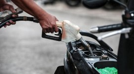 Jokowi mengatakan perubahan harga BBM pada 1 Juni nanti bergantung pada kondisi keuangan negara, kenaikan harga minyak dan dampaknya ke masyarakat. [CNN Indonesia/Andry N]