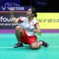Ester Nurumi Tri Wardoyo menjadi penentu kemenangan Indonesia melawan Thailand setelah menang dramatis 19-21, 21-19, 21-19 dalam 83 menit atas Supanida Katethong. [PBSI]