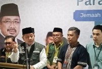 Kepala Kanwil Kemenag Kalsel Dr H Muhammad Tambrin saat menyampaikan keterangan keberangkatan haji Kloter 01 tahun 2024 di Asrama Haji di Kota Banjarbaru, Sabtu (11/5/2024). (SuarIndonesia/ANTARA/Sukarli)