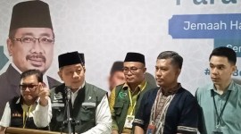 Kepala Kanwil Kemenag Kalsel Dr H Muhammad Tambrin saat menyampaikan keterangan keberangkatan haji Kloter 01 tahun 2024 di Asrama Haji di Kota Banjarbaru, Sabtu (11/5/2024). (SuarIndonesia/ANTARA/Sukarli)
