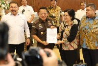 Terima hasil audit kerugian Negara dalam perkara korupsi komoditas timah, Rabu (29/5/2024) (SuarIndonesia/Ist),