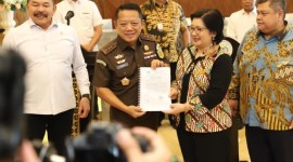 Terima hasil audit kerugian Negara dalam perkara korupsi komoditas timah, Rabu (29/5/2024) (SuarIndonesia/Ist),