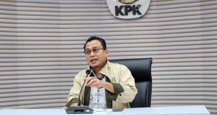 

Kabag Pemberitaan KPK Ali Fikri. KPK tidak menutup kemungkinan bakal menjerat keluarga SYL dengan TPPU. [detikcom/Adrial]
