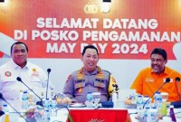 Kapolri Jenderal Listyo Sigit Prabowo membentuk Tim Khusus perlindungan buruh dan menunjuk tokoh buruh Andi Gani (kiri) sebagai Staf Ahli Kapolri Bidang Ketenagakerjaan. [Arsip Polri]