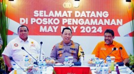 Kapolri Jenderal Listyo Sigit Prabowo membentuk Tim Khusus perlindungan buruh dan menunjuk tokoh buruh Andi Gani (kiri) sebagai Staf Ahli Kapolri Bidang Ketenagakerjaan. [Arsip Polri]