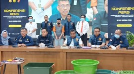 Kementerian ASDM--POlri-bongkar-tambang-bijih-emas-ilega. SuarIndonesia/foto Ignacio Geordi Oswaldo/detikcom