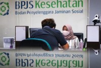 Jokowi menghapus kelas iuran BPJS Kesehatan I, II, dan III mulai 30 Juni 2025 dan menggantinya dengan KRIS. Berikut beda kelas BPJS dengan KRIS. [ANTARA FOTO/FAUZAN]