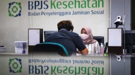 Jokowi menghapus kelas iuran BPJS Kesehatan I, II, dan III mulai 30 Juni 2025 dan menggantinya dengan KRIS. Berikut beda kelas BPJS dengan KRIS. [ANTARA FOTO/FAUZAN]