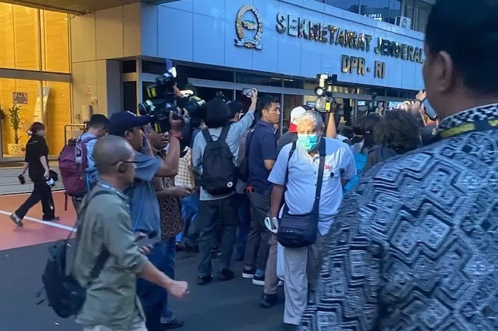 KPK geledah ruang kerja Sekjen DPR RI dan mengungkapkan barang bukti yang berhasil diamankan dalam penggeledahan di kantor Sekretariat Jenderal DPR RI, pada Selasa (30/4/2024) lalu. [Foto: Istimewa]