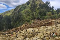 Sebanyak 2.000 orang lebih dilaporkan masih terkubur akibat bencana tanah longsor di negara tetangga Indonesia, Papua Nugini, pekan lalu. [Mohamud Omer/International Organization for Migration via AP]