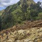 Sebanyak 2.000 orang lebih dilaporkan masih terkubur akibat bencana tanah longsor di negara tetangga Indonesia, Papua Nugini, pekan lalu. [Mohamud Omer/International Organization for Migration via AP]