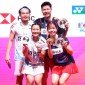 Rinov Rivaldy/Pitha Haningtyas Mentari berfoto bersama dengan juara Malaysia Masters 2024 Goh Soon Huat/Lai Shevon Jemie.[PBSI]