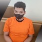 
Tersangka Lazuardi atau LM kurir peredaran lab ekstasi milik Fredy Pratama. [detikcom/Mei Amelia]