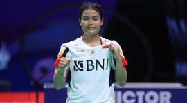 Komang Ayu Cahya Dewi melaju ke perempat final Thailand Open 2024 setelah menang lawan Sim Yu Jin (Korsel) dengan rubber game 19-21, 21-19, 21-14. [PBSI]