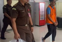 Setelah dilakukanmya penyerahan tersangka dan barang bukti (perkara Tahap II), kemudian ditahan, Selasa (25/6/2024). (SuarIndonesia/Ist)