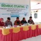 Wakil Sementara Danramil 09/Biatan Kodim 0902/Kabupaten Berau Lettu Inf Budi Santoso saat mengikuti rembuk stunting di Kampung Buyung-Buyung, Kabupaten Berau, Kaltim, Jumat (21/6/2024). [Antara/ HO Penrem 091/ASN]