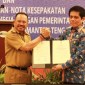 Sekda Kalteng Nuryakin usai menandatangani nota kesepakatan dengan Ombudsman RI tentang sinergi peningkatan kualitas pelayanan publik di lingkungan Pemprov Kalteng, Palangka Raya, Selasa (4/6/2024). [ANTARA/HO-Diskominfosantik Kalteng]