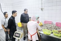 Pemprov Kalteng melaksanakan kunjungan penjajakan kemitraan usaha ke sejumlah perusahaan ekspor di Jakarta, Senin (3/6/2024) kemarin. Hal ini dilakukan untuk perluasan pemasaran hasil Shrimp Estate Berkah. [ANTARA/HO-Dislutkan Kalteng]
