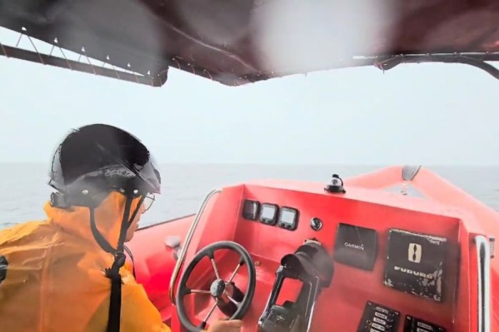 Tim Basarnas melakukan pencarian korban diduga tenggelam di Laut Jawa sekitar muara Sungai Mentaya, Kotim, Kalteng (3/6/2024) kemarin. [ANTARA/HO-Basarnas Palangka Raya]