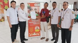 DPMPTSP Kalteng didukung DPMPTSP Kotawaringin Timur melaksanakan layanan perizinan on site di Sampit pada 19-22 Juni 2024. [ANTARA/HO-DPMPTSP Kalteng]
