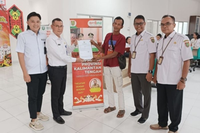 DPMPTSP Kalteng didukung DPMPTSP Kotawaringin Timur melaksanakan layanan perizinan on site di Sampit pada 19-22 Juni 2024. [ANTARA/HO-DPMPTSP Kalteng]
