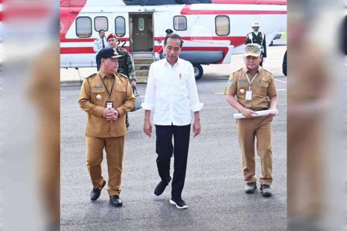 Presiden Joko Widodo saat berkunjung ke Sampit didampingi Gubernur Kalteng Sugianto Sabran (kanan) dan Bupati Kotim Halikinnor (kiri), Rabu(26/6/2024). [ANTARA/HO-Diskominfo Kotim]