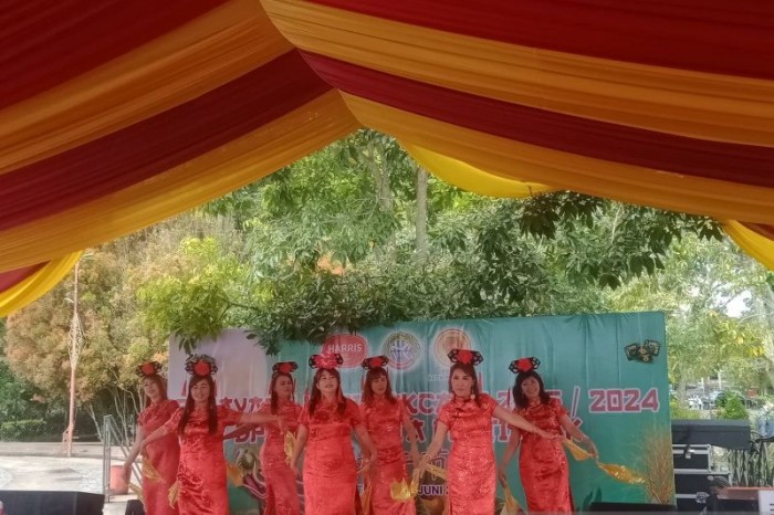 Kegiatan perayaan backcang di Taman Alunalun Kapuas. [ANTARA/Dedi]