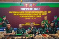 Pers rilis penyerahan senjata api hasil operasi Satgas Pamtas RI- Malaysia di Pontianak, Rabu (12/6/2024). [ANTARA/Dedi]
