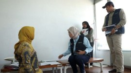 Tim Verifikator KLHK meninjau Posyandu Pisang yang terletak di Kelurahan Sungai Jawi Kecamatan Pontianak Kota, Jumat (21/6/2024). [ANTARA/Dedi]