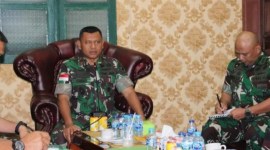 Komandan Korem 121/Abw Brigjen TNI Luqman Arief saat memberikan arahan kepada seluruh satgas pamtas di wilayah Kalimantan Barat, , Selasa (11/6/2024). [ANTARA/HO-Penrem 121/Abw]