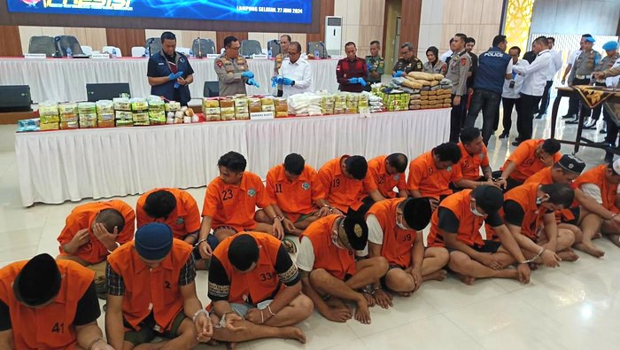 49 tersangka dalam kasus narkoba. [detikSumbagsel/Tommy Saputra]